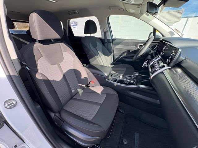 Used 2023 Kia Sorento LX image 24