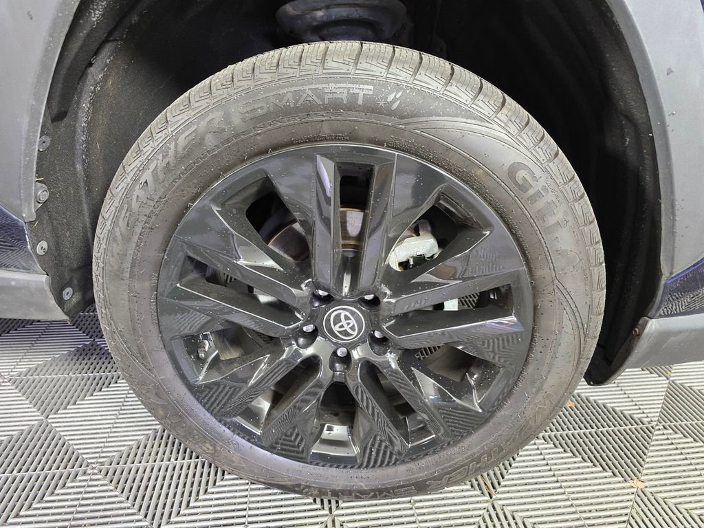 Used 2021 Toyota RAV4 Limited FWD image 9