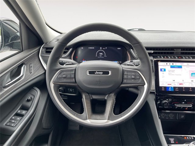 Used 2023 Jeep Grand Cherokee Limited image 12