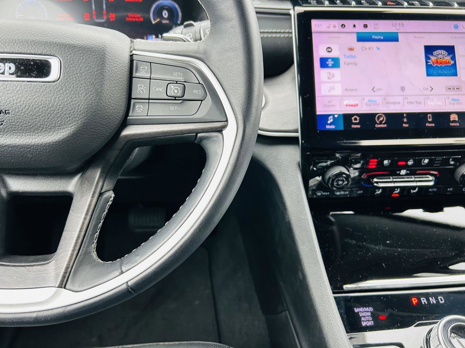 Used 2022 Jeep Grand Cherokee L Limited w/ Luxury Tech Group II image 23