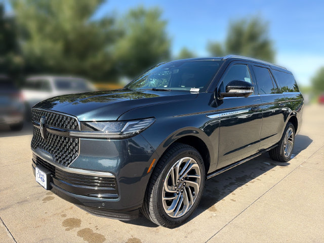 New 2026 Lincoln Navigator L Reserve AWD/4WD image 11