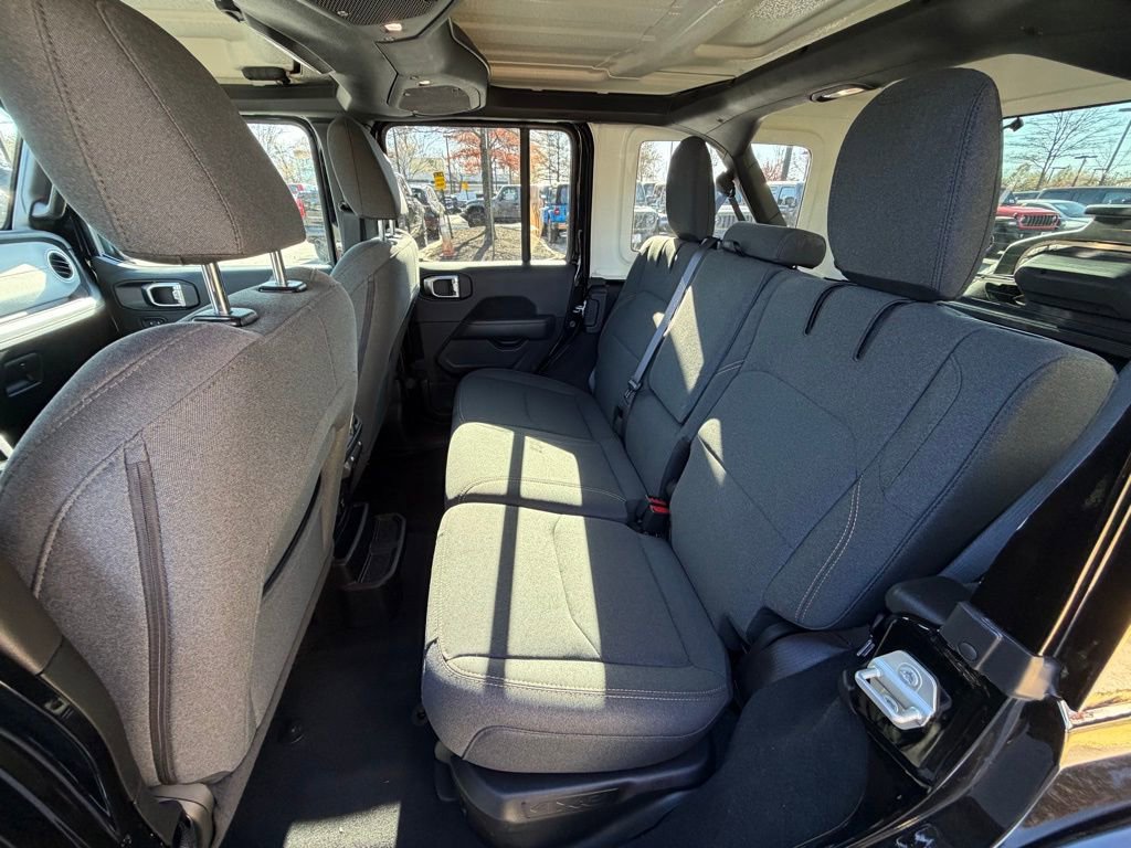 Certified 2025 Jeep Wrangler Unlimited Sahara w/ Safety Group image 19