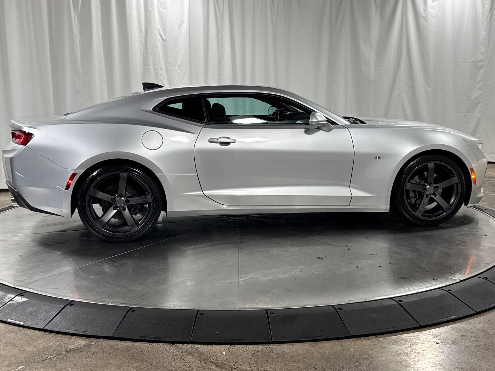 Used 2017 Chevrolet Camaro LT w/ Technology Package RWD image 6