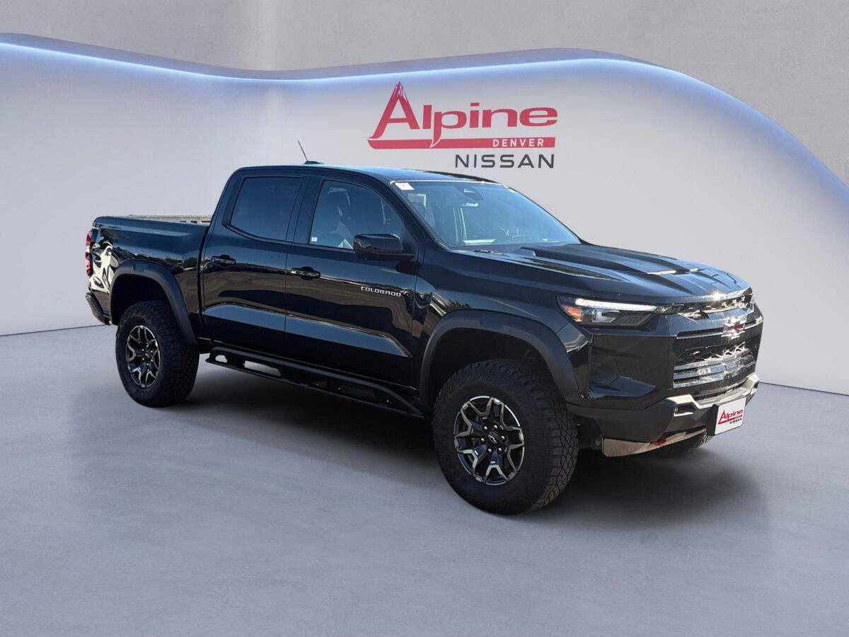 Used 2024 Chevrolet Colorado ZR2 w/ Technology Package AWD/4WD image 7