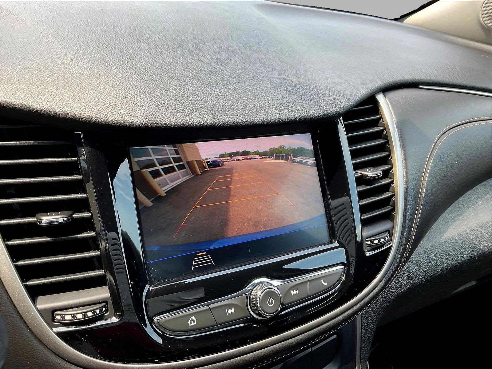 Used 2020 Chevrolet Trax LT FWD image 13