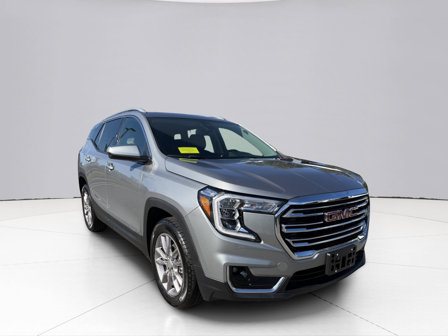 Used 2024 GMC Terrain SLT w/ LPO, Floor Liner Package AWD/4WD image 7