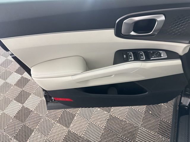 Certified 2025 Kia Sorento S w/ Panoramic Sunroof Package image 20