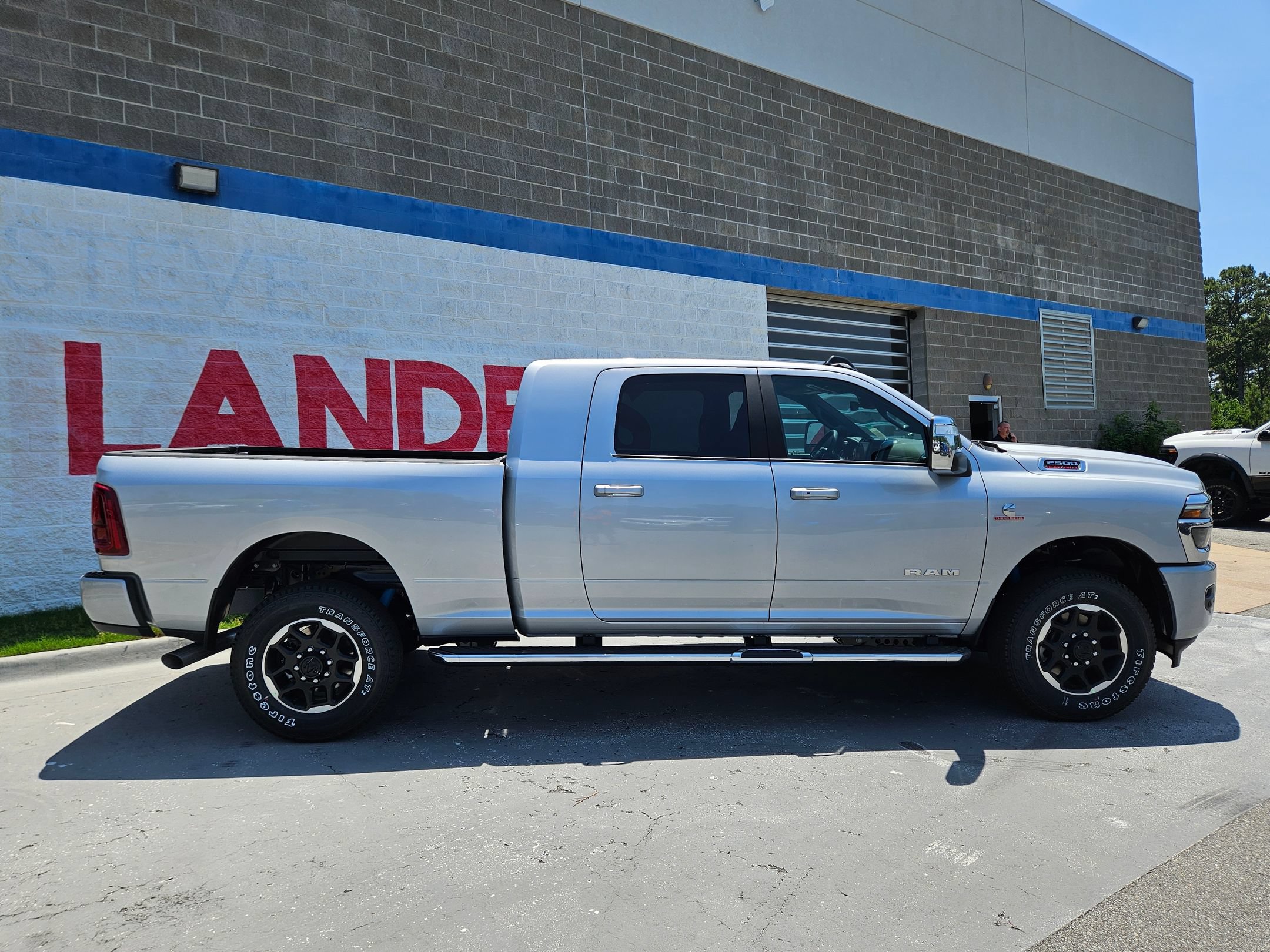 New 2026 RAM 2500 Laramie AWD/4WD image 8