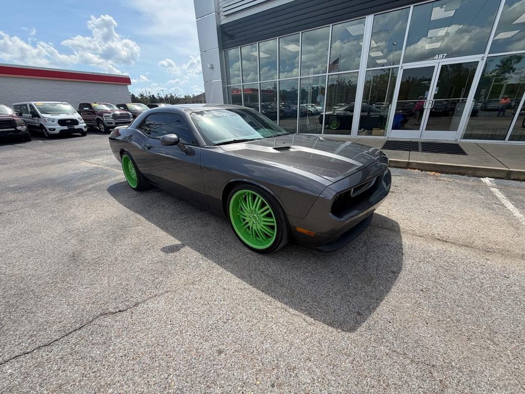 Used 2014 Dodge Challenger SXT RWD image 2