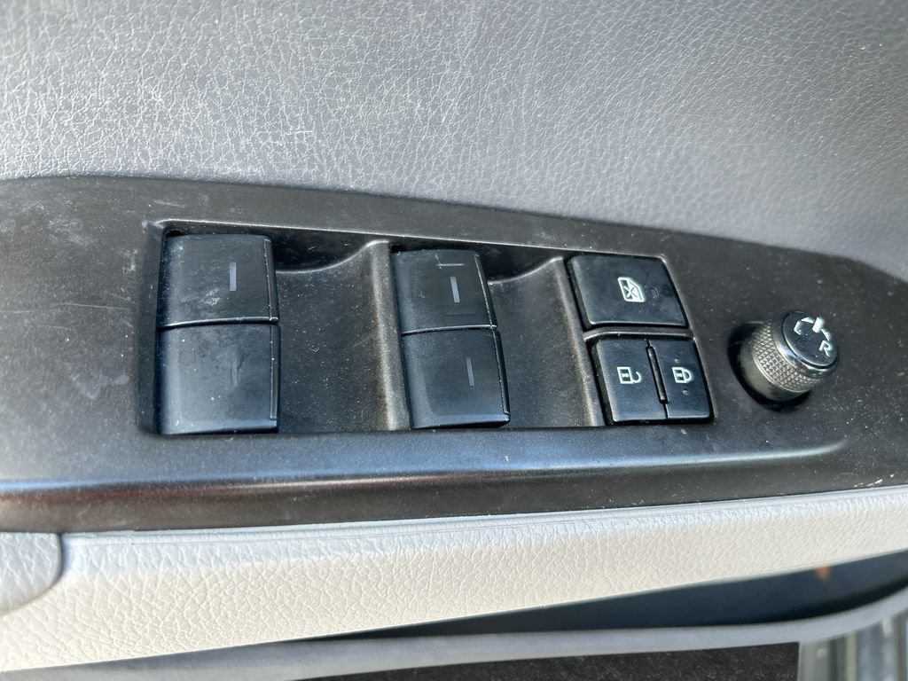 Used 2023 Toyota Camry SE FWD image 13