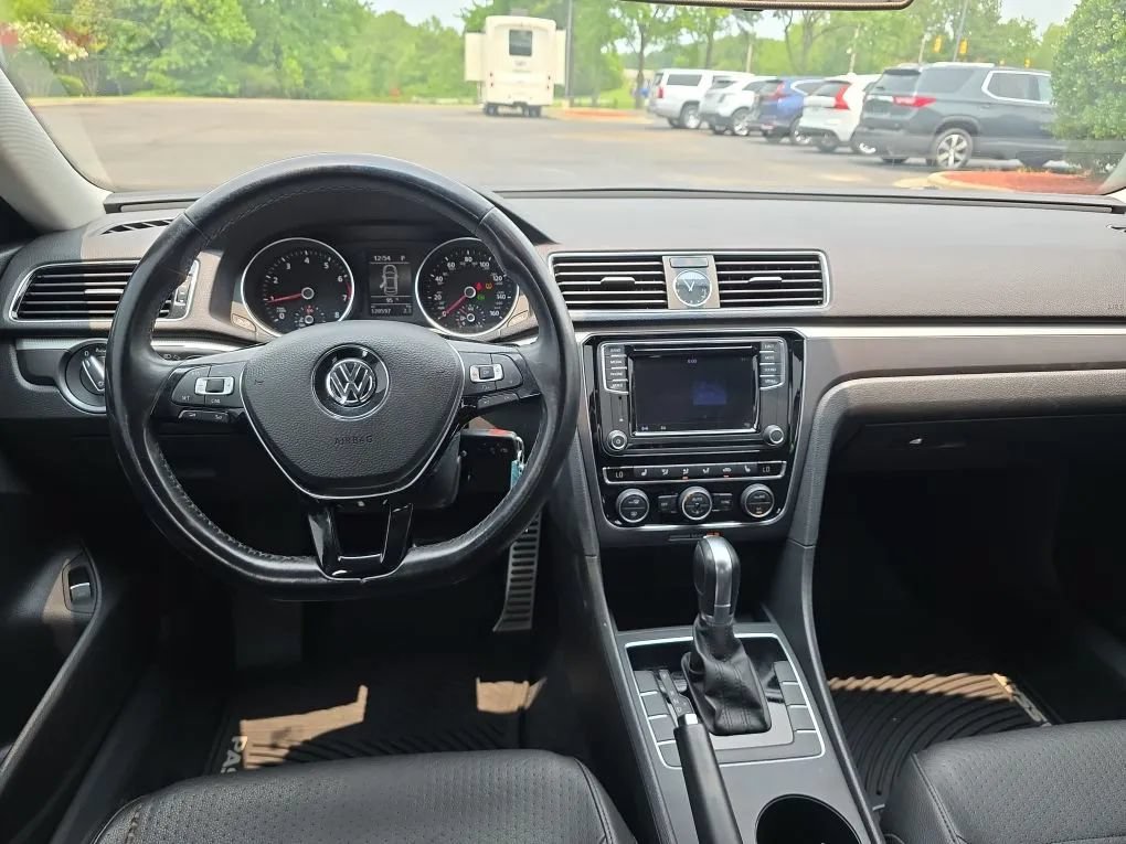 Used 2017 Volkswagen Passat 1.8T R-Line FWD image 14