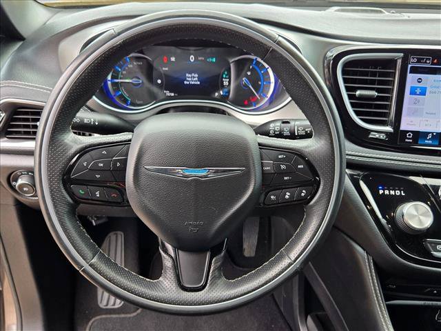 Used 2021 Chrysler Pacifica Limited w/ Uconnect Theater Family Group FWD image 14