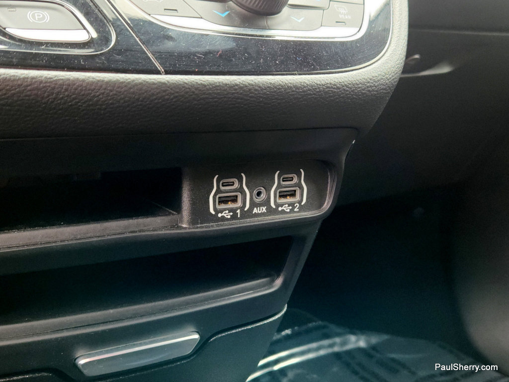 Used 2024 Chrysler Pacifica Touring FWD image 46