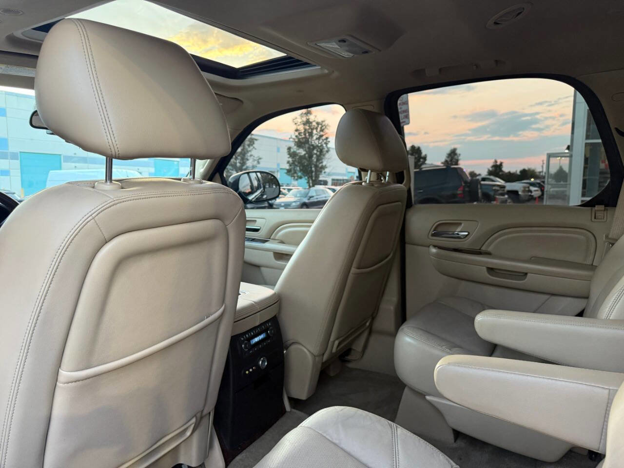 Used 2012 Cadillac Escalade Luxury image 27