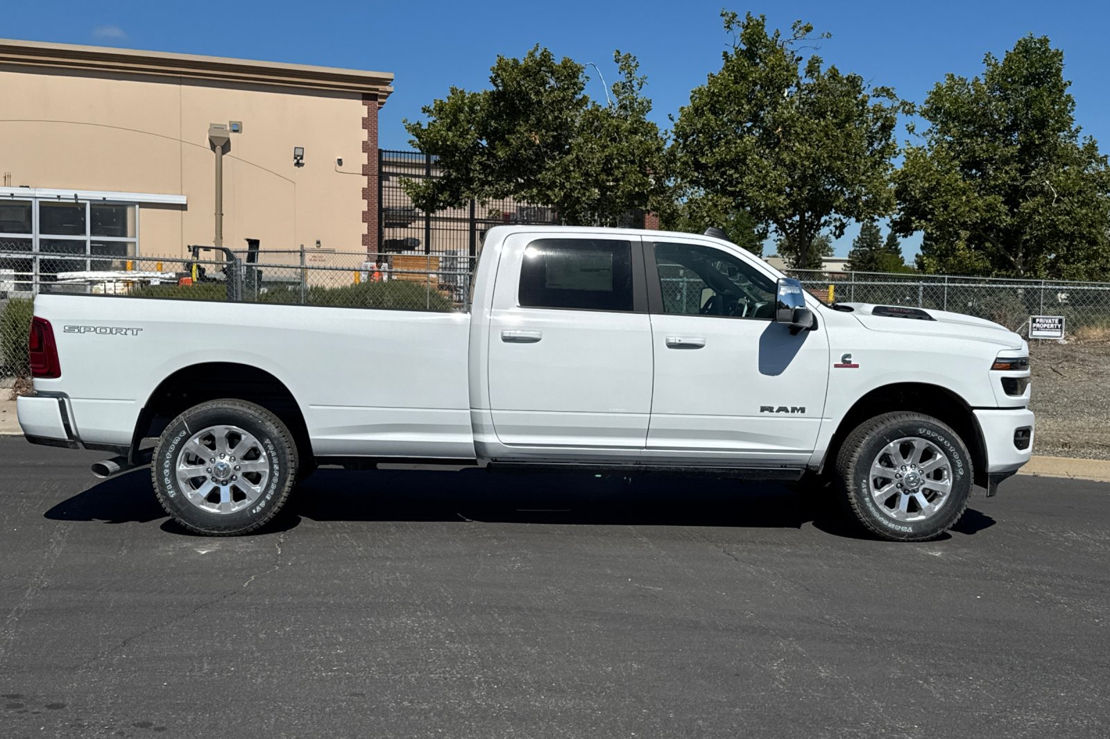 New 2026 RAM 2500 Laramie AWD/4WD image 2