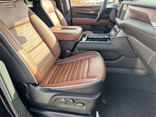 Used 2024 GMC Yukon Denali Ultimate image 11