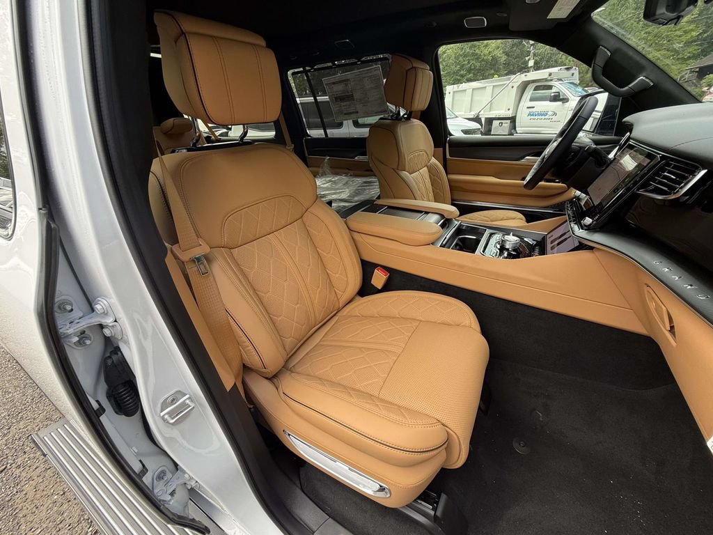 New 2026 Jeep Grand Wagoneer L Summit AWD/4WD image 9