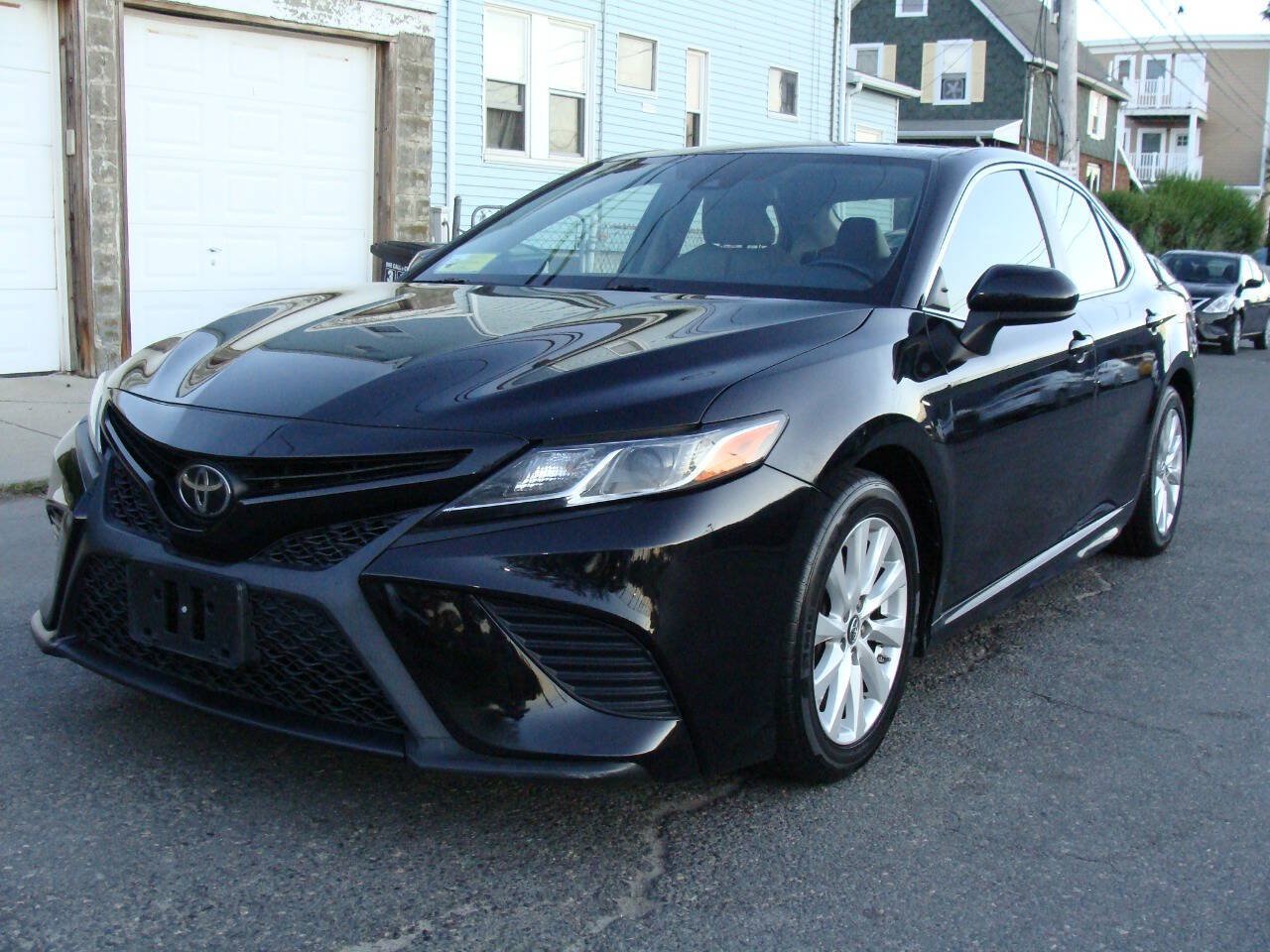 Used 2018 Toyota Camry SE FWD image 1