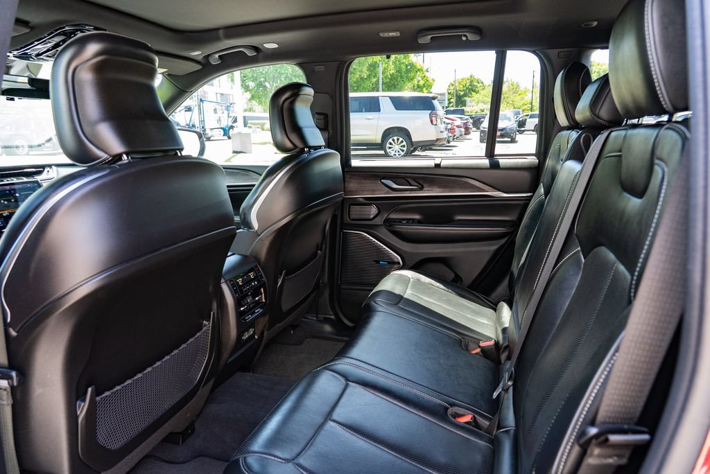 Used 2023 Jeep Grand Cherokee Overland w/ Advanced Protech Group III AWD/4WD image 26