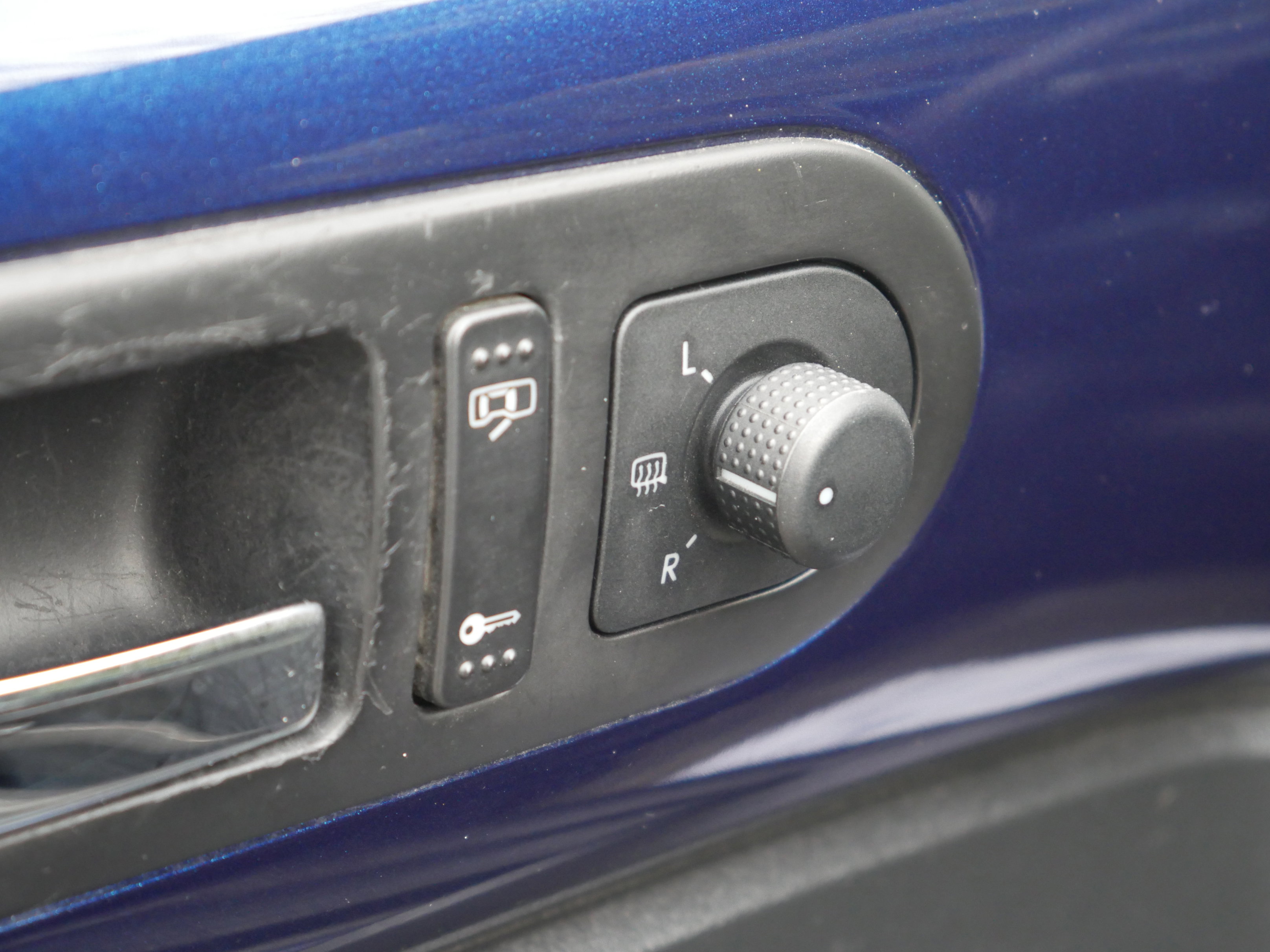 Used 2006 Volkswagen Beetle Convertible w/ Package 1 image 27