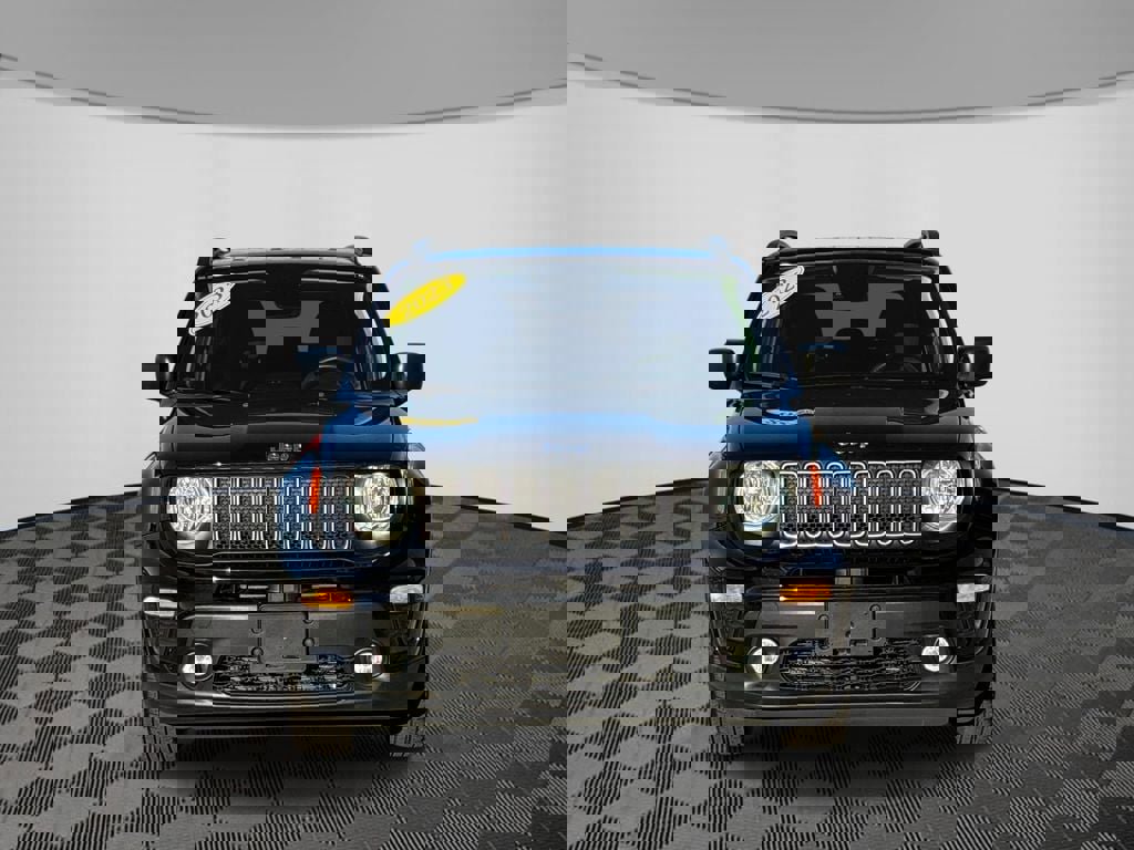 Certified 2023 Jeep Renegade Latitude w/ Premium Group AWD/4WD image 2