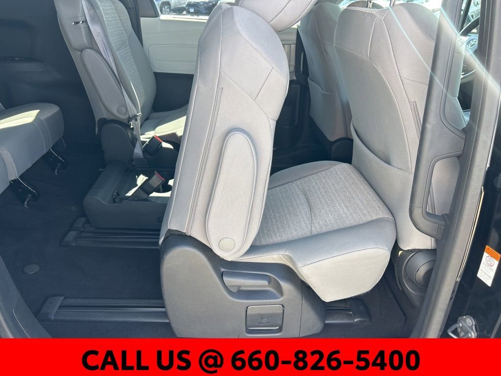 Used 2025 Toyota Sienna LE image 9