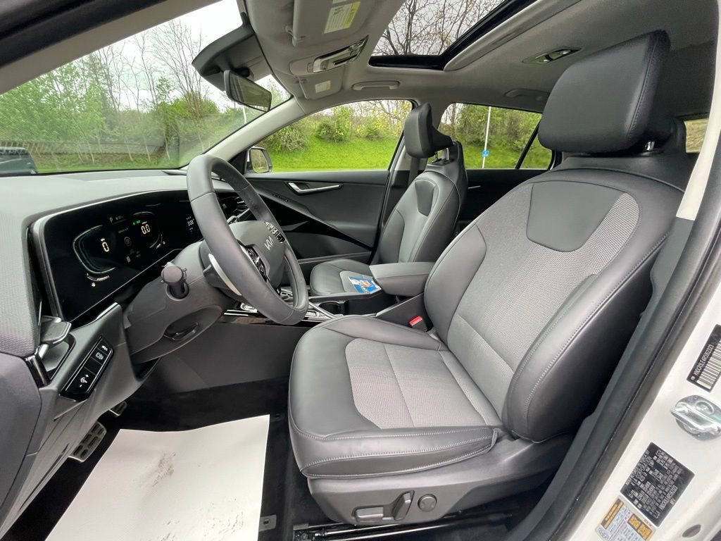 Certified 2024 Kia Niro EX Touring FWD image 23