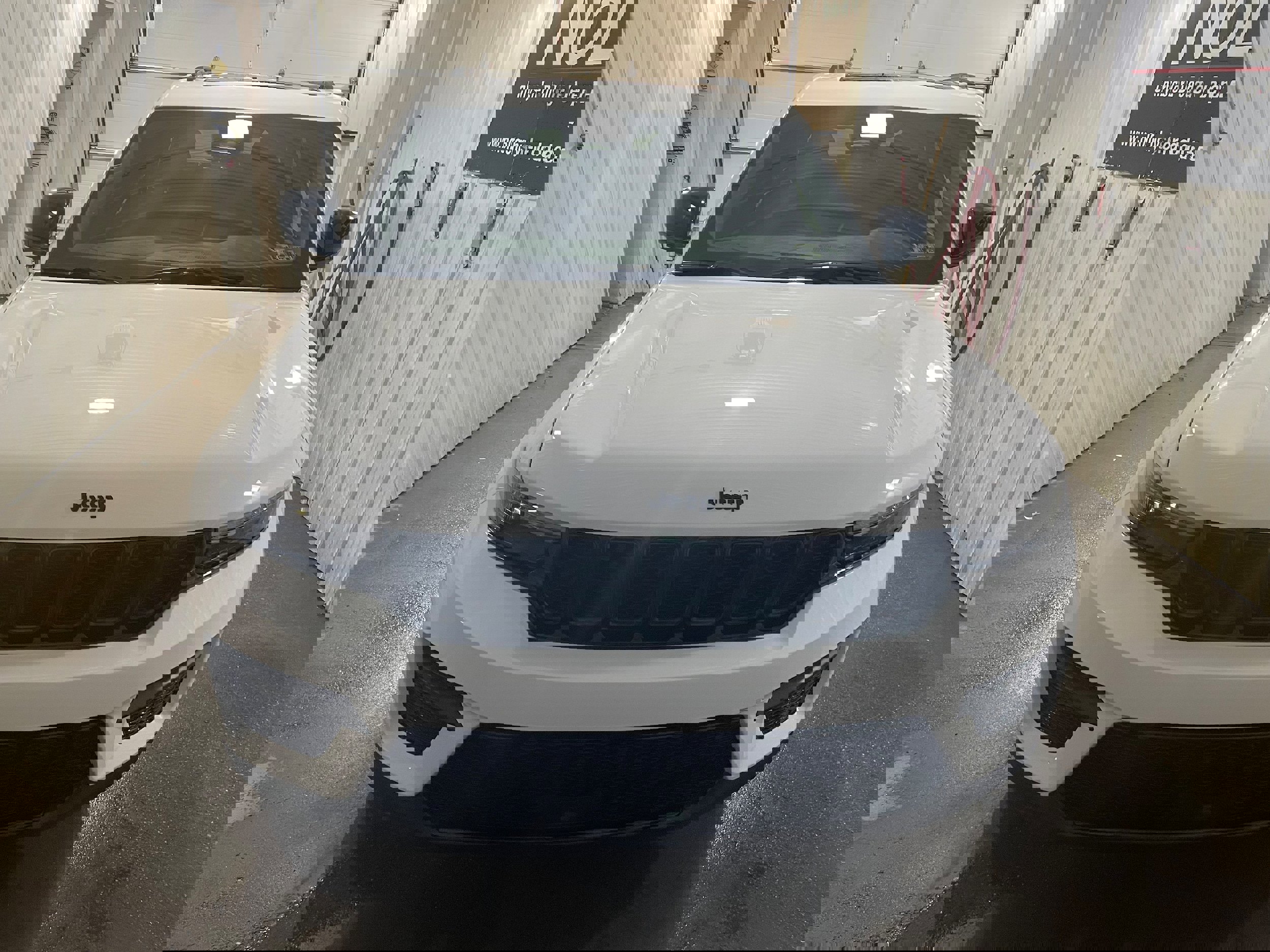 New 2025 Jeep Grand Cherokee Altitude image 3