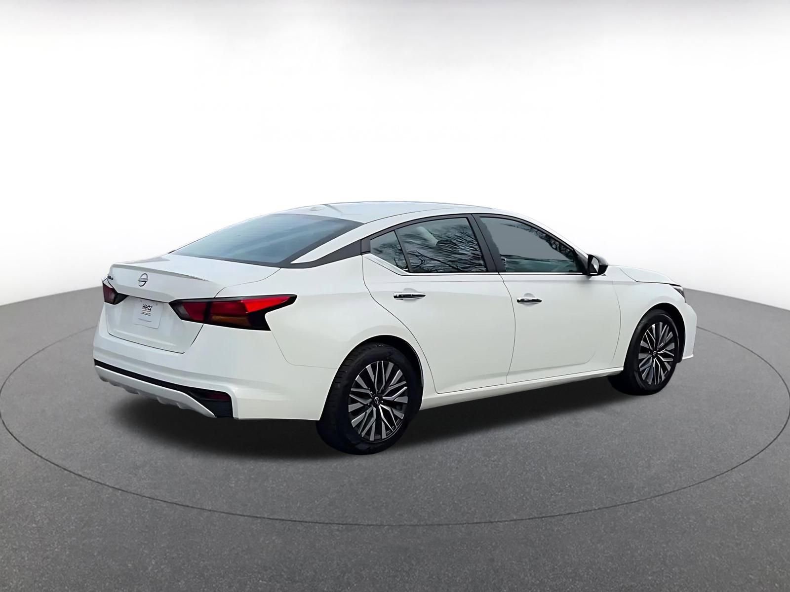 Used 2025 Nissan Altima 2.5 SV image 14