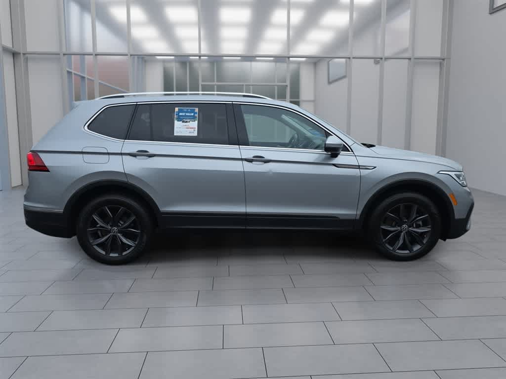 Used 2023 Volkswagen Tiguan SE w/ Panoramic Sunroof Package AWD/4WD image 2