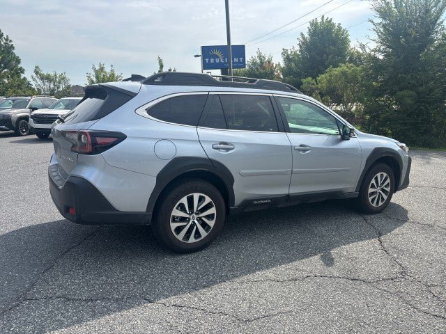 Used 2025 Subaru Outback Premium AWD/4WD image 6