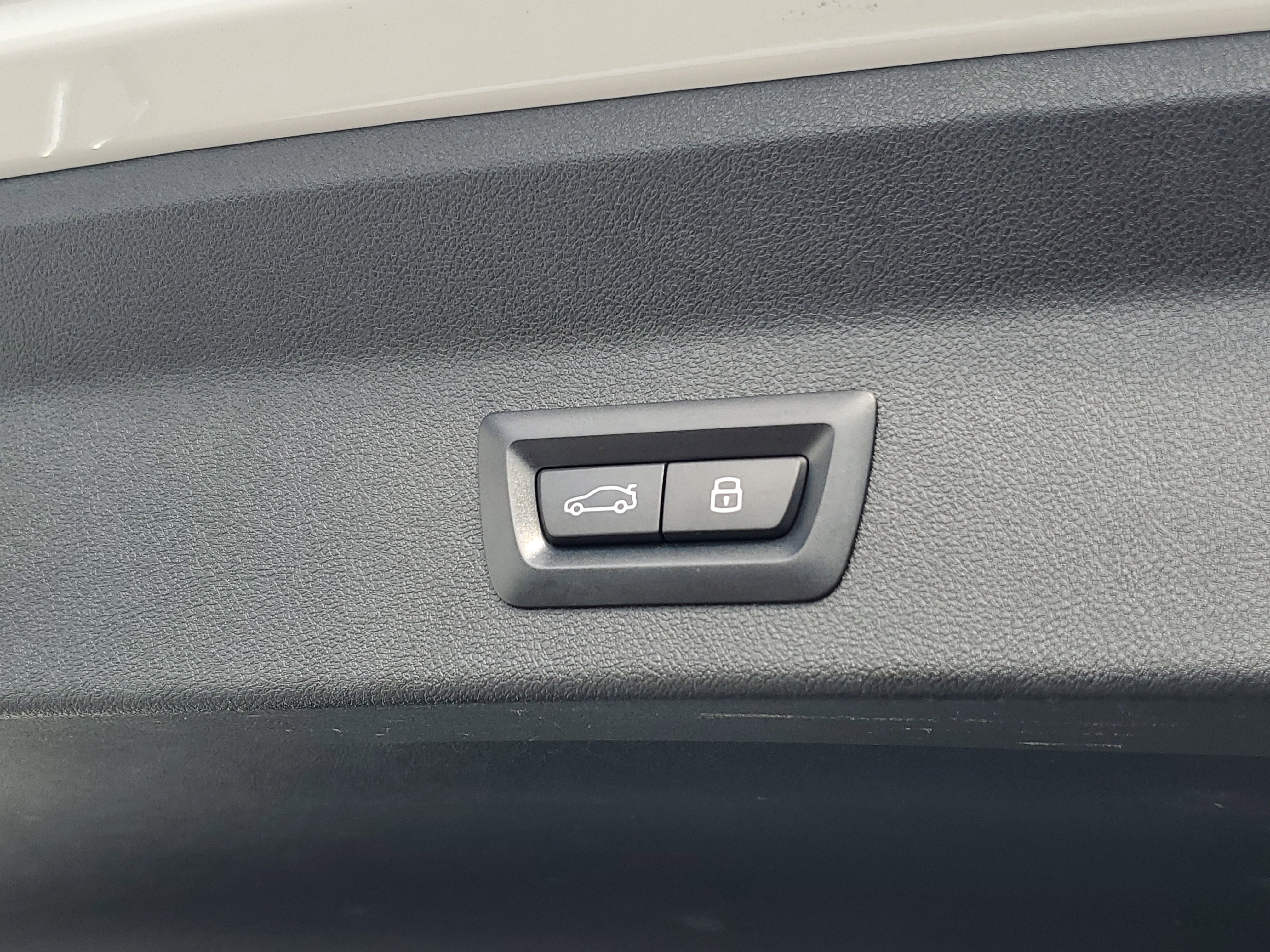 Used 2023 BMW X3 M40i w/ Premium Package image 11