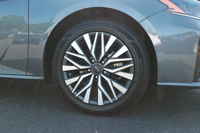 Used 2024 Nissan Altima 2.5 SV FWD image 5