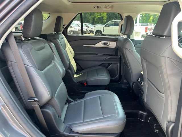 Certified 2025 Ford Explorer Active w/ Active Comfort Package AWD/4WD image 10
