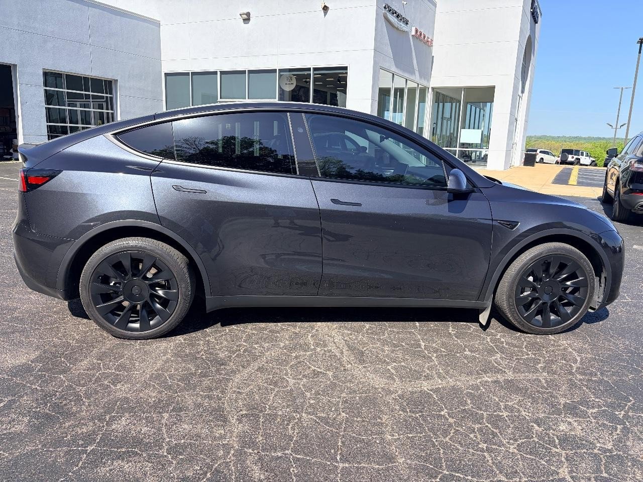 Used 2024 Tesla Model Y Long Range AWD/4WD image 3