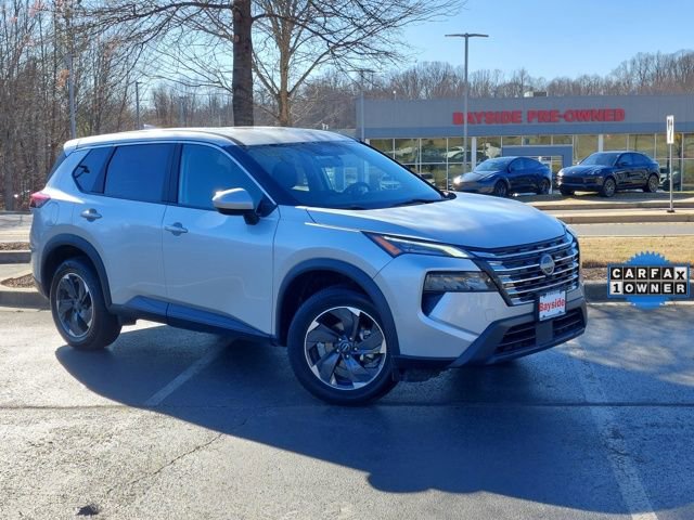 Used 2024 Nissan Rogue SV image 2