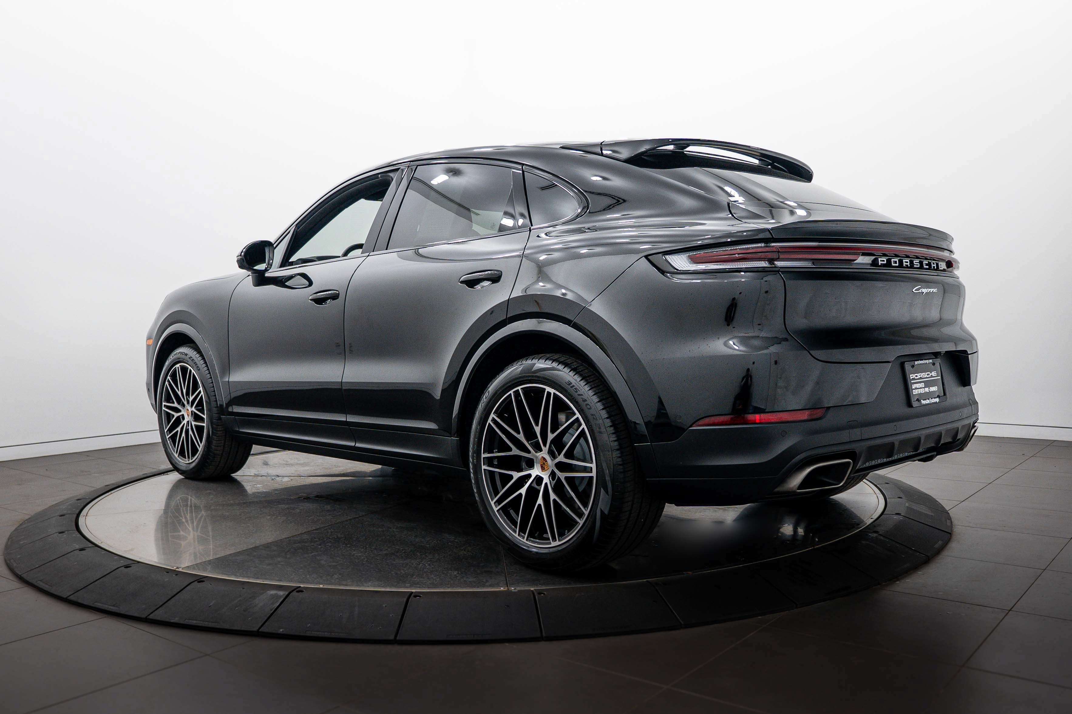 Certified 2026 Porsche Cayenne Coupe AWD/4WD image 3
