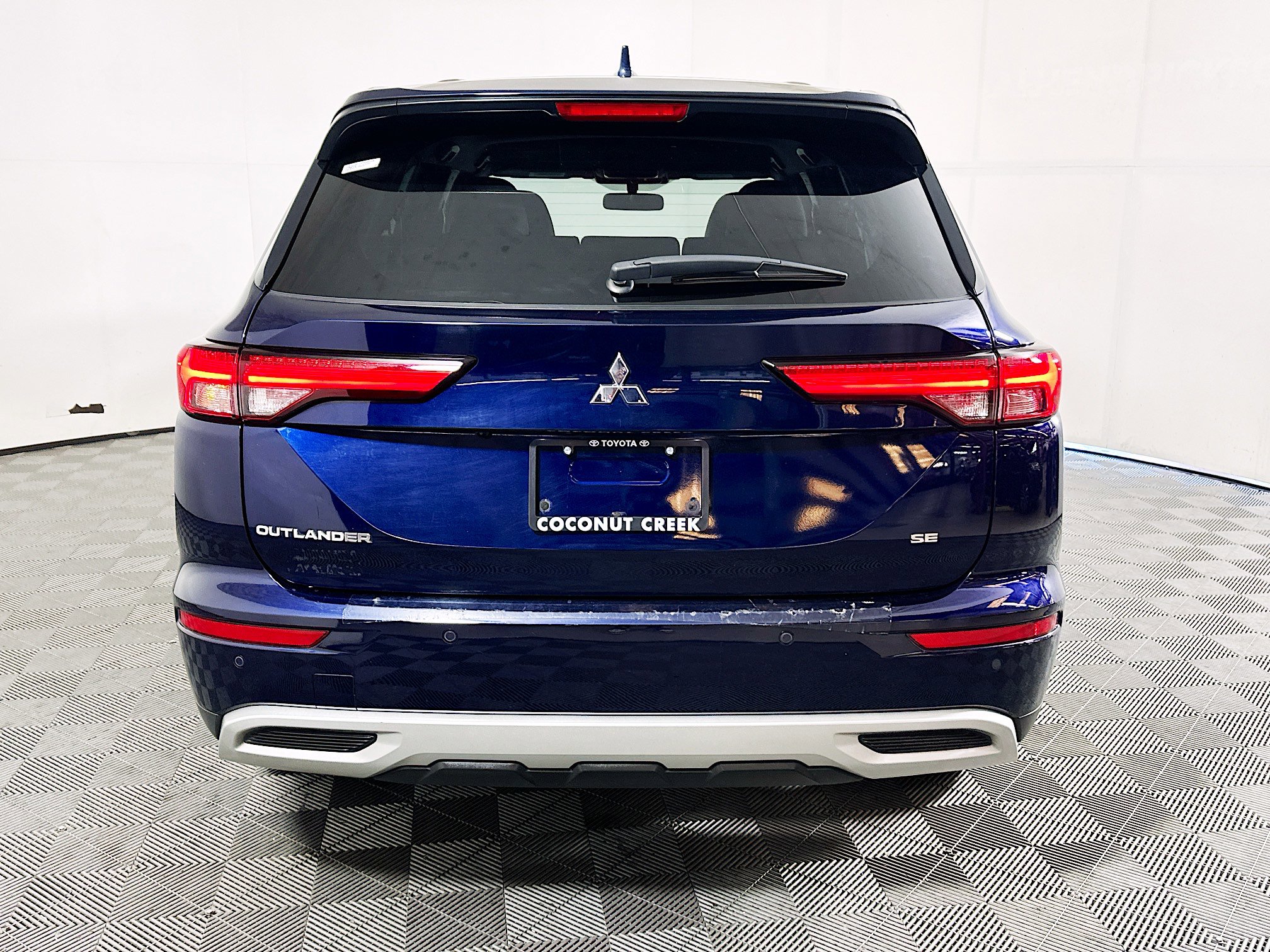Used 2023 Mitsubishi Outlander SE FWD image 4