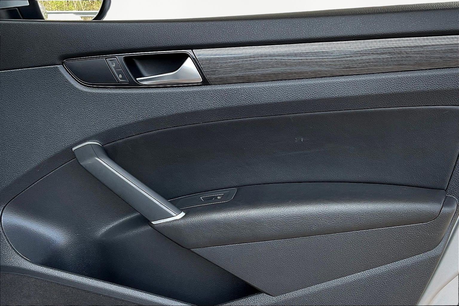 Used 2021 Volkswagen Passat 2.0T R-Line image 27