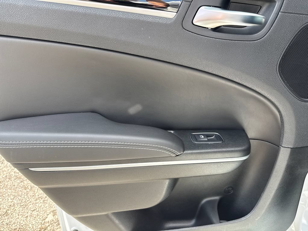 Used 2023 Chrysler 300 S w/ Comfort Group RWD image 48