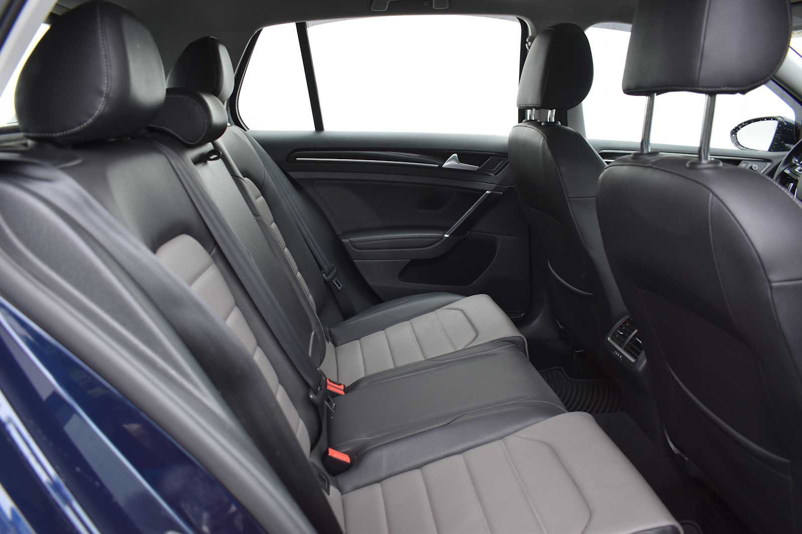Used 2015 Volkswagen Golf TDI SEL FWD image 12