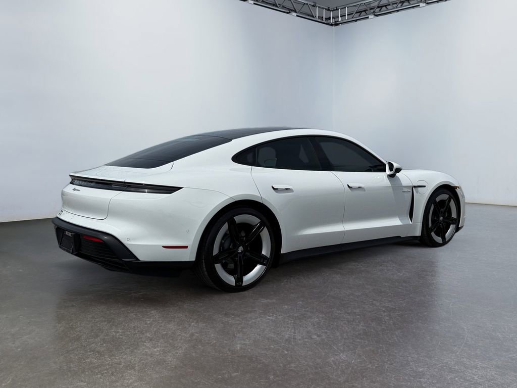 Used 2025 Porsche Taycan image 3