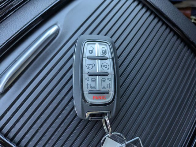 New 2026 Chrysler Pacifica Limited image 34