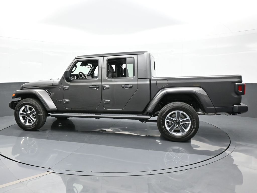 Used 2024 Jeep Gladiator Sport w/ Premium Package image 3