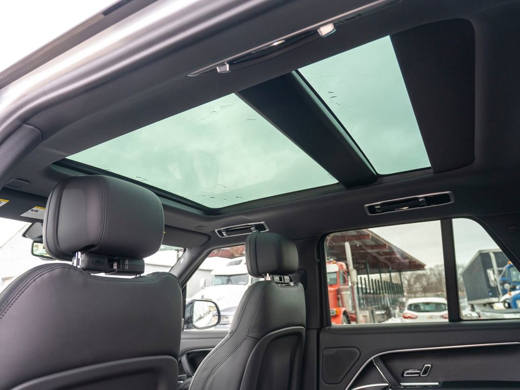 New 2025 Land Rover Range Rover SE image 22