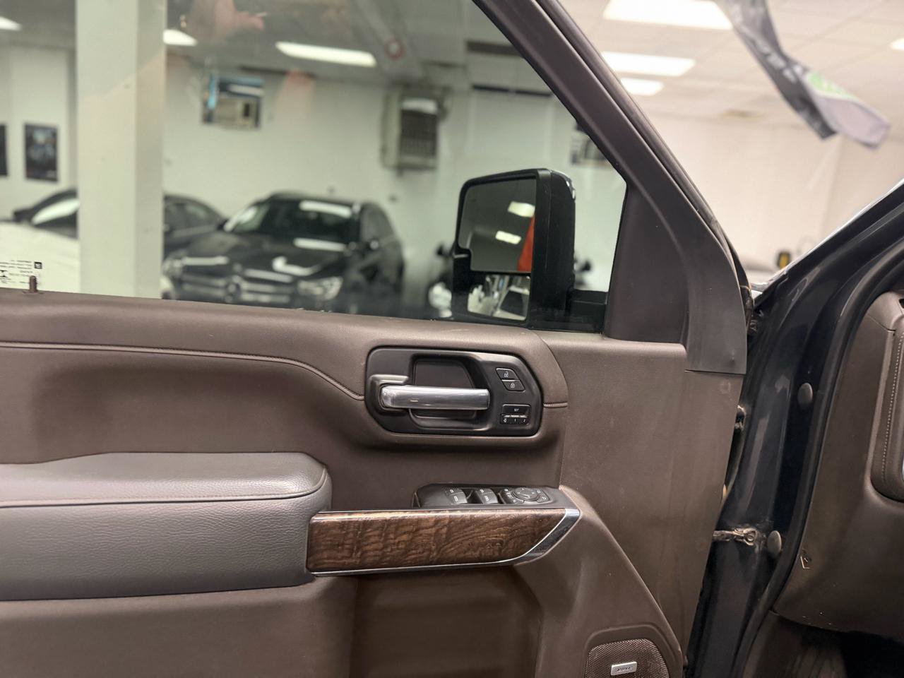 Used 2022 GMC Sierra 3500 Denali w/ Denali Ultimate Package AWD/4WD image 15