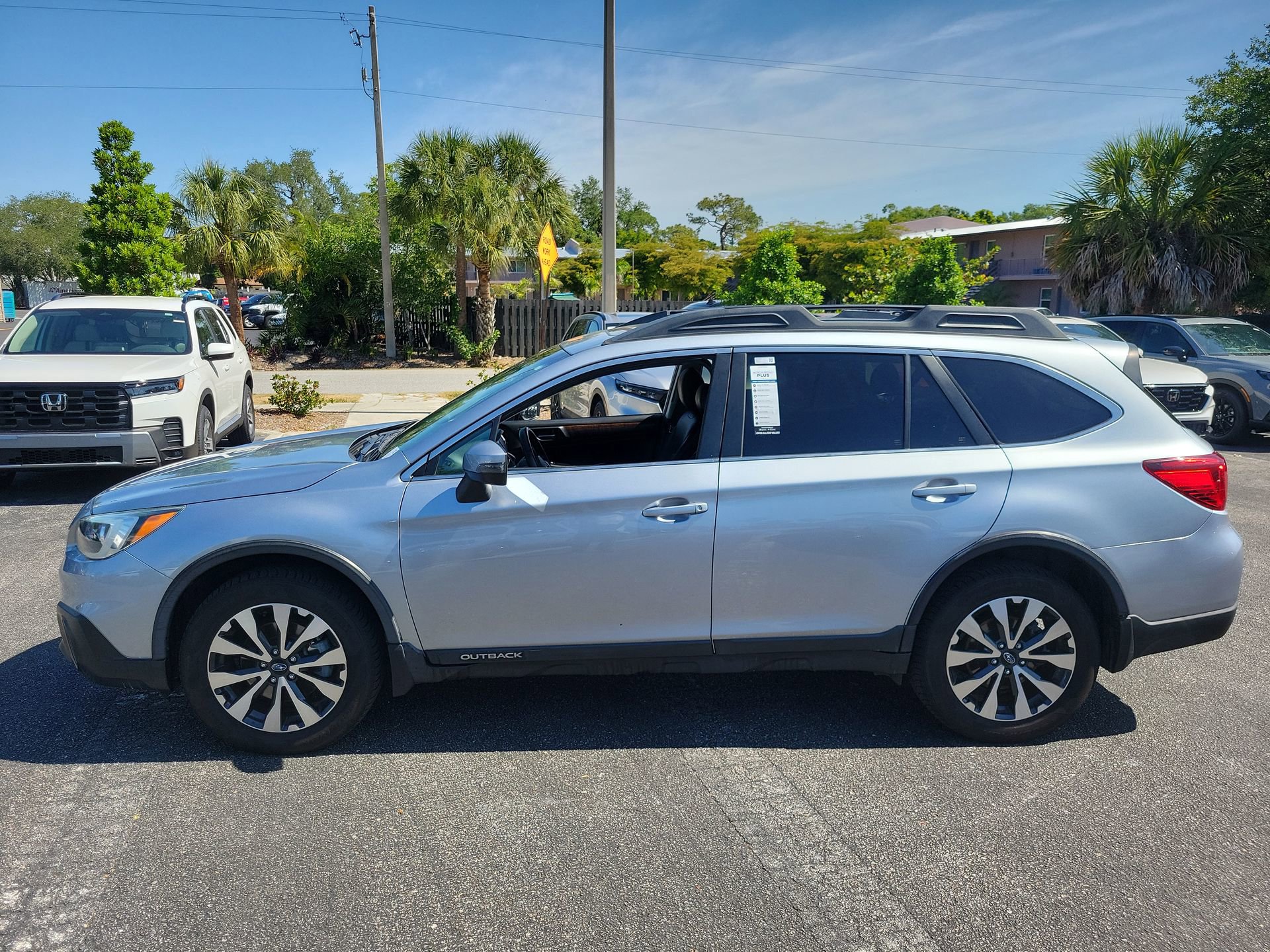 Used 2015 Subaru Outback 2.5i Limited AWD/4WD image 9