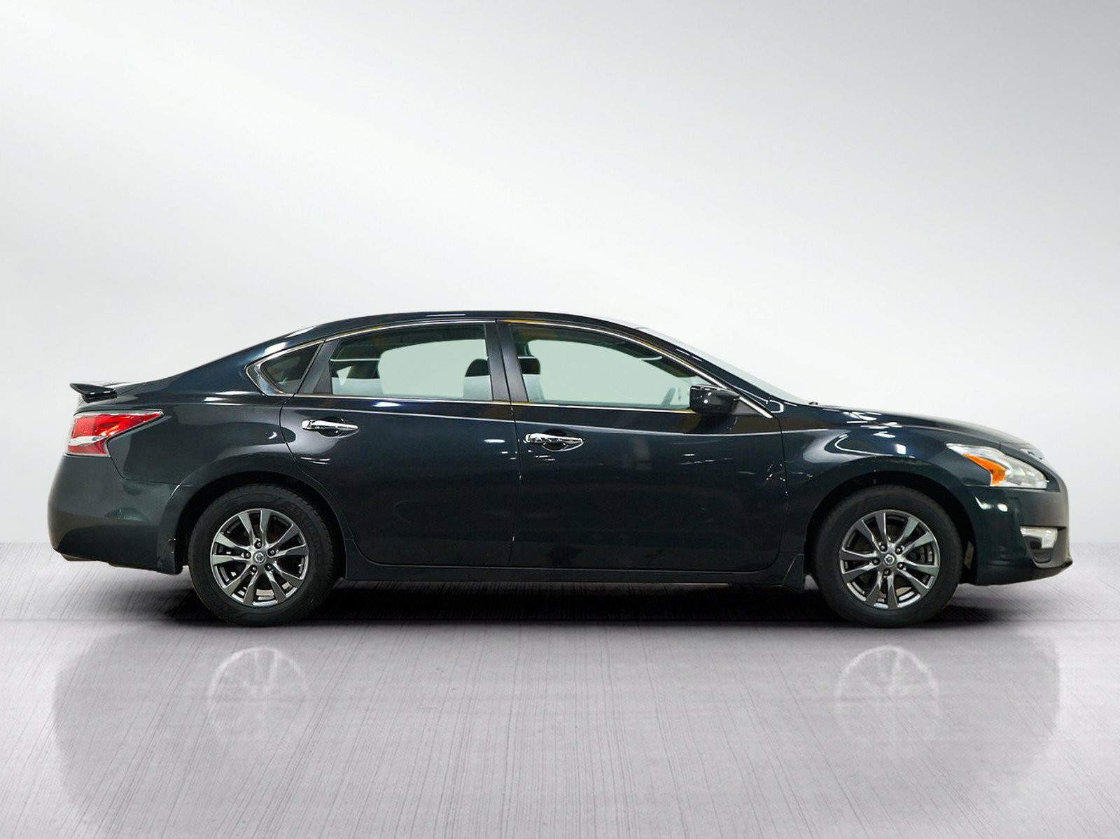 Used 2015 Nissan Altima 2.5 S w/ Special Edition Package FWD image 6