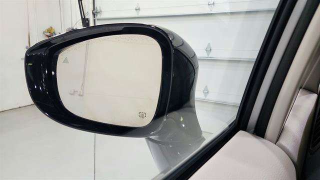 Used 2024 Chrysler Pacifica Touring-L FWD image 12
