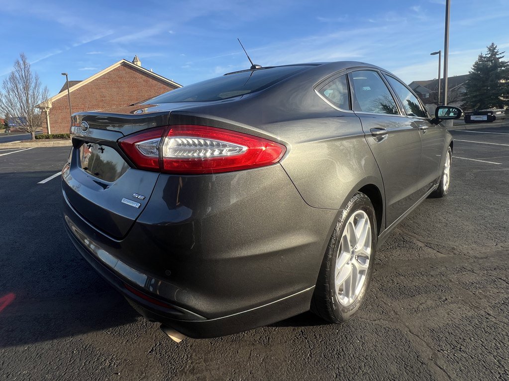 Used 2016 Ford Fusion SE image 5